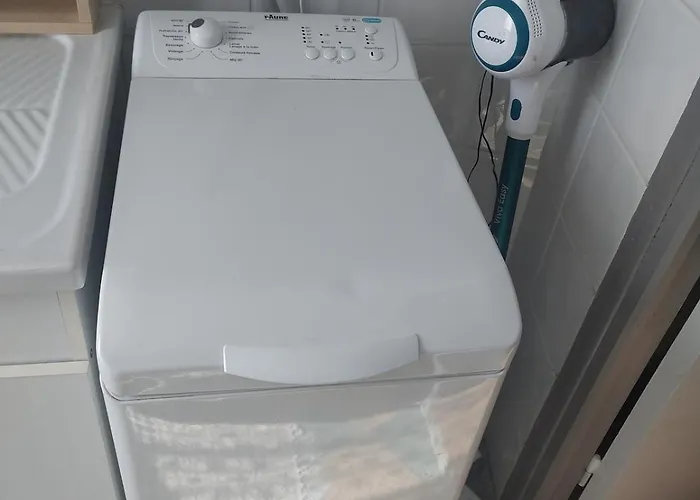 A 5 Min Des Halls Apartment *